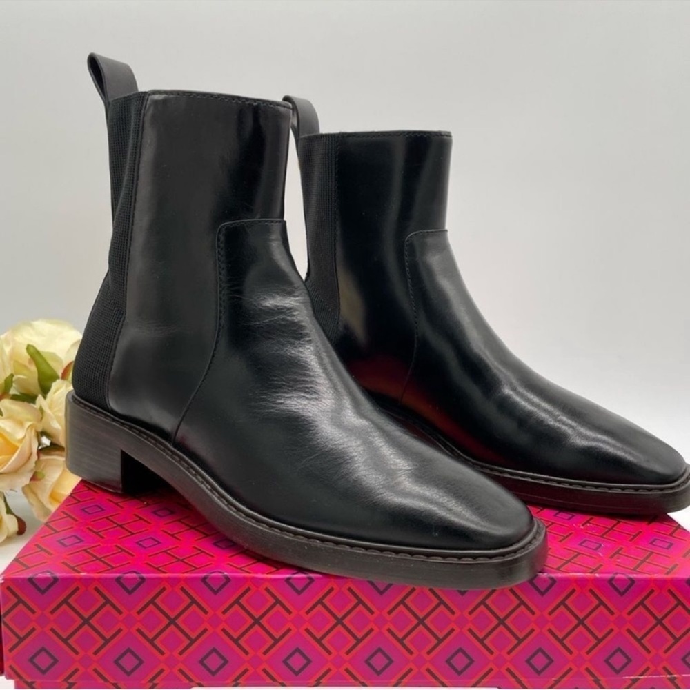 Women’s black Tory Burch calf leather ankle boots. Size 7.5